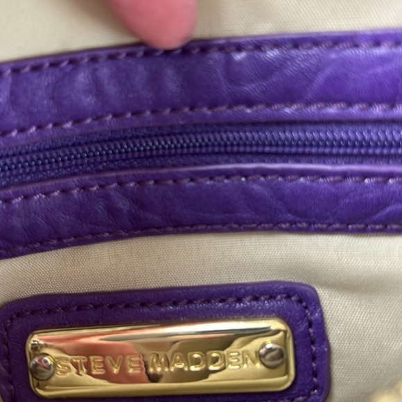 Steve Madden Purple Vegan Crossbody Purse Handbag with Gold Accents - Picture 6 of 6